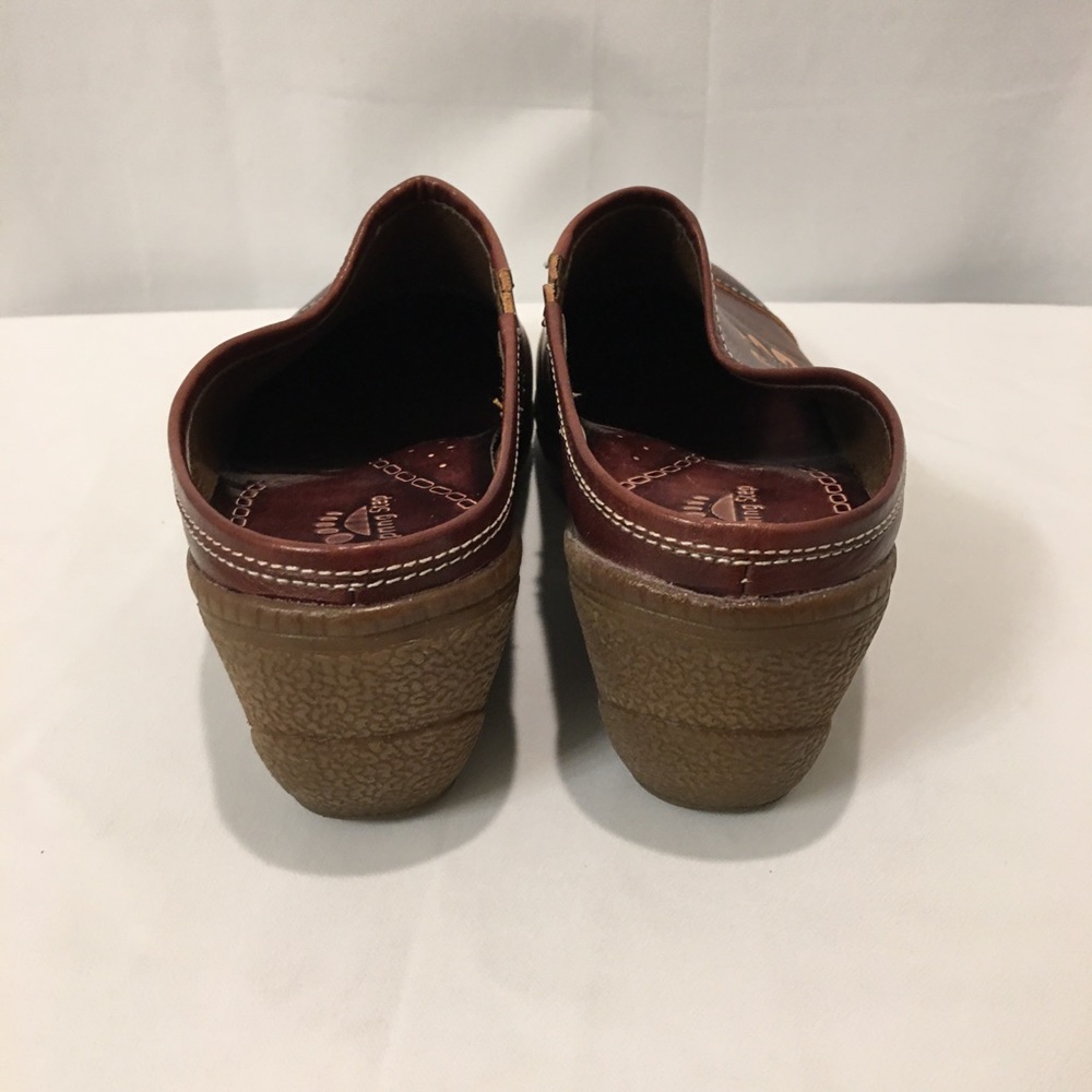 Spring Step Red Leather Clogs - Picture 4 of 9